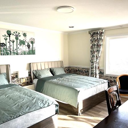 ريتشموند، كولومبيا البريطانية Master Bedroom With Two Queen Sized Bed المظهر الخارجي الصورة